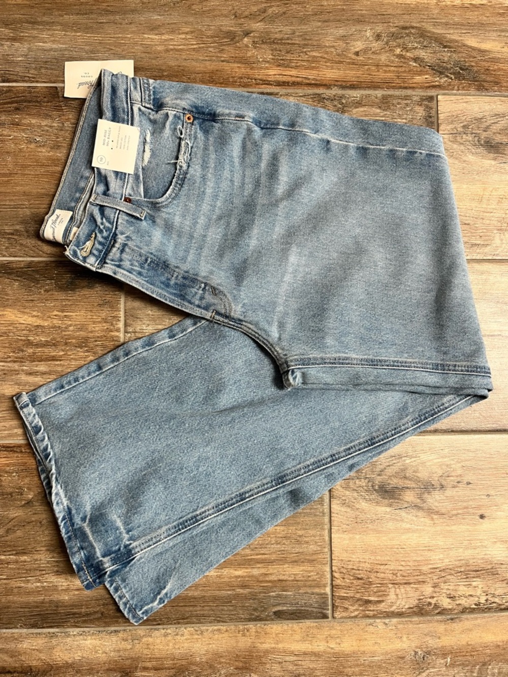 Mid Rise 90s baggy jeans
